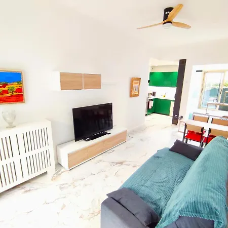 Apartment Garden Level Nearby *