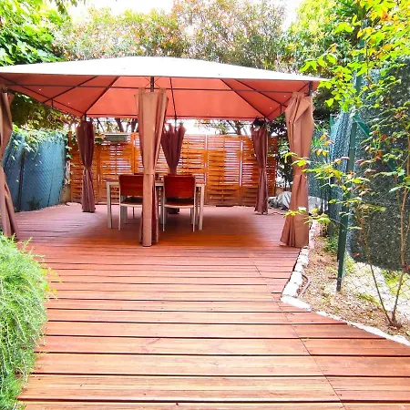Garden Level Nearby Lejlighed